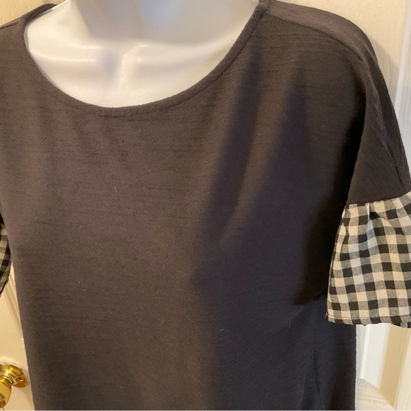 Doe & Rae Black Top with Checkered Sleeves - Picture 3 of 11